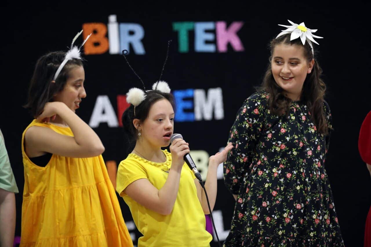 Yenimahalle Belediyesi, Anneler Günü etkinlikleri kapsamında engelli bireylerin yeteneklerini sergilediği