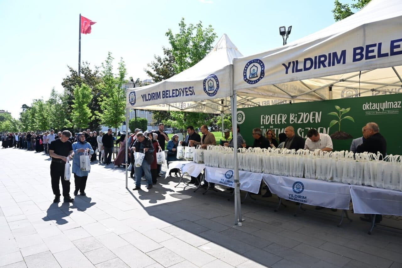 Park Bahçeler Müdürlüğü seralarında yetiştirilen domates, süs biberi ve salatalık