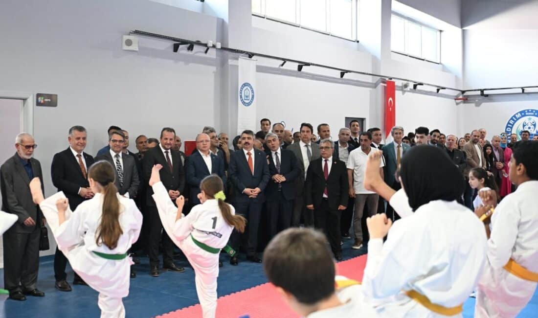 Yıldırım Belediyesi, Sakarya Mahallesinde spor salonunu hizmete açtı. Oktay Yılmaz,