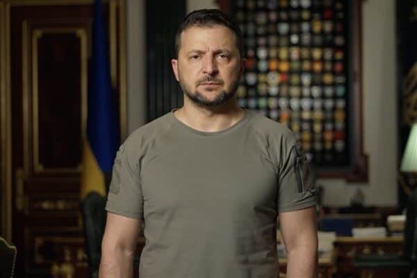 Zelenski, Ukrayna vatandaşı 7 kişiyi içeren üçüncü yaptırım paketini duyurarak,