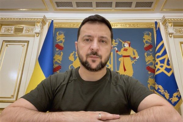 Ukrayna Devlet Başkanı Zelenski, Ukrayna askerlerinin cesaretini ve direnişini vurgulayarak