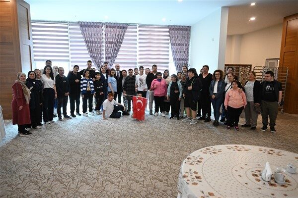 Kırşehir Belediye Başkanı Selahattin Ekicioğlu, Mersin Zihinsel Yetersiz Çocukları Yetiştirme