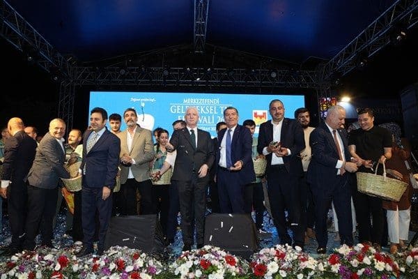 Zeytinburnu Belediyesi tarafından düzenlenen 26. Merkezefendi Geleneksel Tıp Festivali başladı.