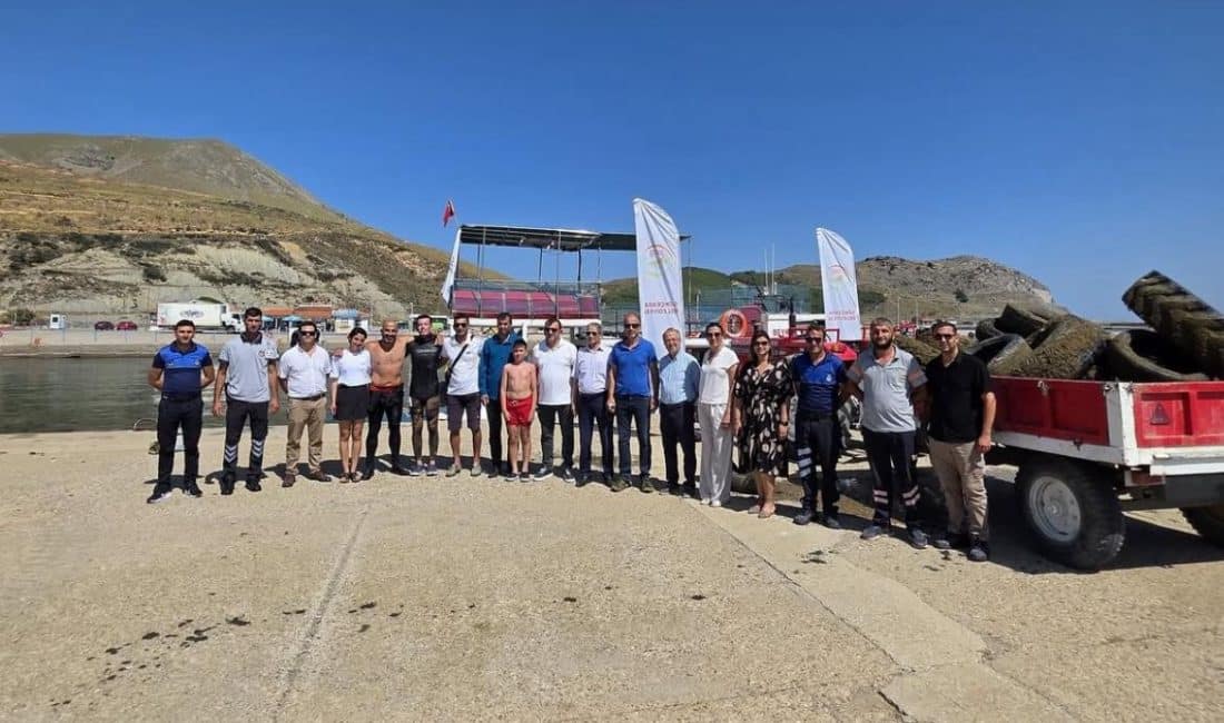 Gökçeada Liman Başkanlığı tarafından bugün deniz dibi temizlik çalışmaları gerçekleştirildi.
