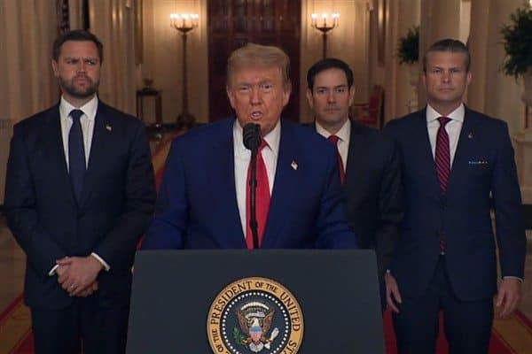 Trump, tüm uçakların artık İran hava sahasının dışında olduğunu söyledi.