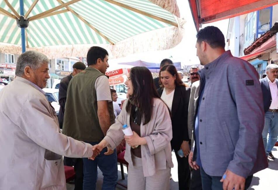 Ağrı Belediyesi Eş Başkanları Hazal Aras ve Memet Akkuş, Kurban