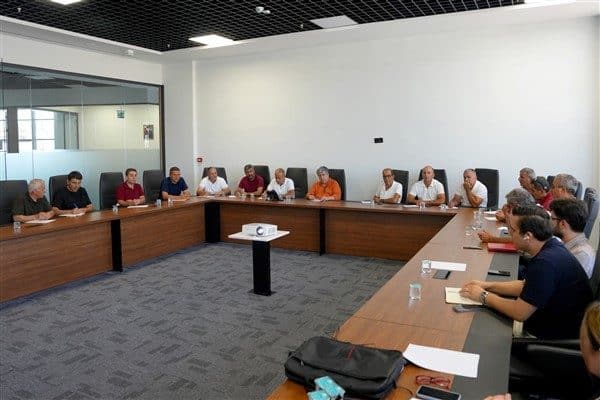 Alanya Belediye binasındaki toplantı, Belediye Başkan Yardımcısı Hasan Servet Ünlü