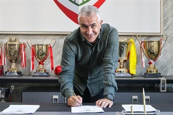 Kulüpten yapılan açıklamaya göre, tecrübeli teknik direktörle 2025-2026 sezonu için