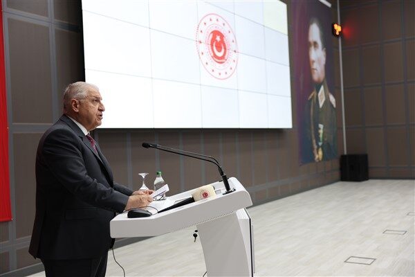 Bakanlıktan yapılan açıklamaya göre, Milli Savunma Bakanı Yaşar Güler, Cumhurbaşkanı Recep