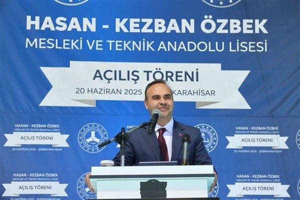 Galatasaray Spor Kulübü Başkanı Dursun Özbek’in de katıldığı açılışta konuşan
