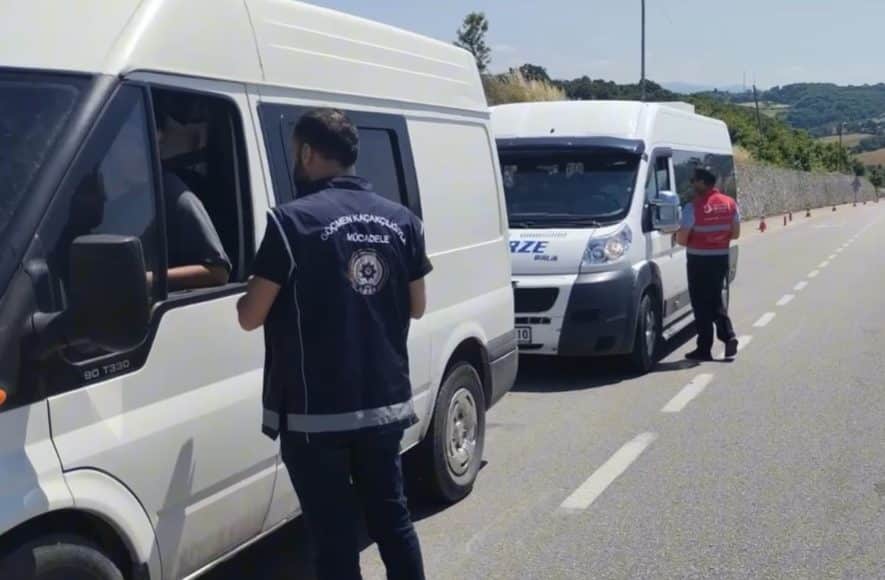 İçişleri Bakanı Ali Yerlikaya, ülke genelinde göçmen kaçakçılığı organizatörleri ve