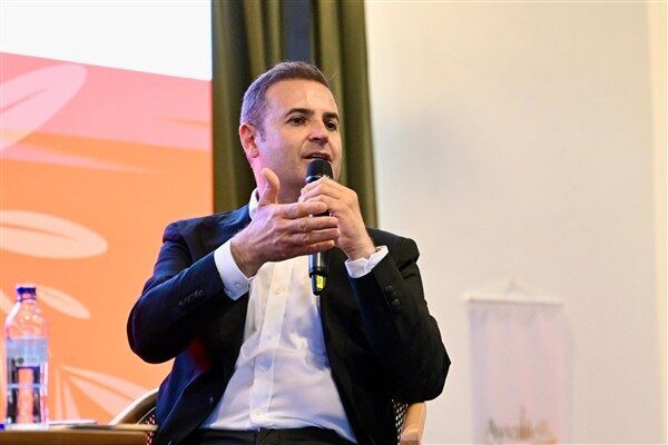 Balıkesir Büyükşehir Belediye Başkanı Ahmet Akın ve eşi Arbil Akın,