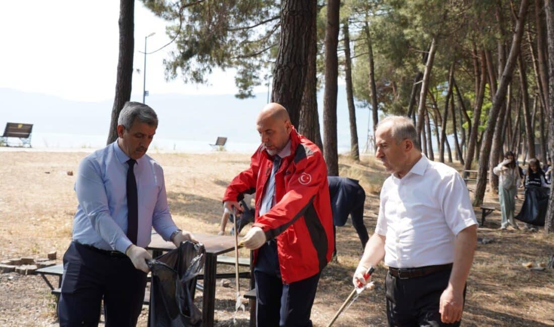 Ahmet Yesevi Ortaokulu 6. sınıf öğrencilerinin öncülüğünde Göl Çamlık alanında
