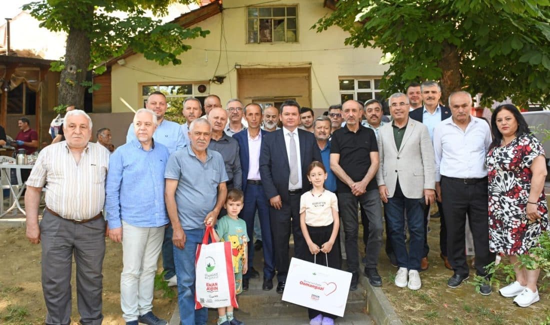 Osmangazi Belediye Başkanı Erkan Aydın, İvazpaşa mahallesi sakinleriyle kahvaltıda bir