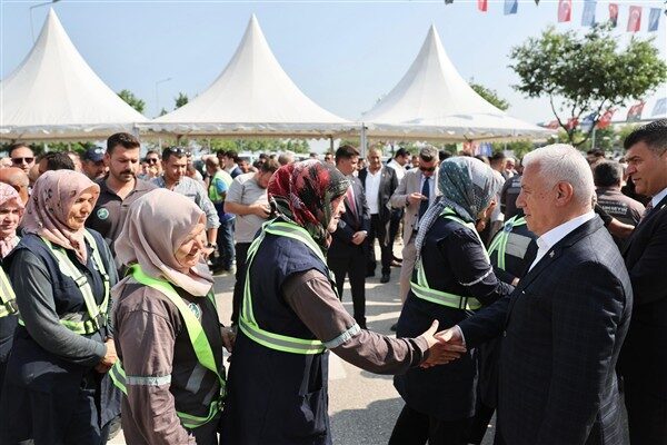 Bursa Büyükşehir Belediye Başkanı Bozbey, Kurban Bayramı öncesinde Büyükşehir Belediyesi