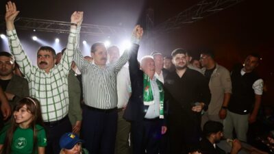 Bursaspor’un 62. kuruluş yıldönümüne katılan Bursa’nın eski bakanlarından, AK Parti