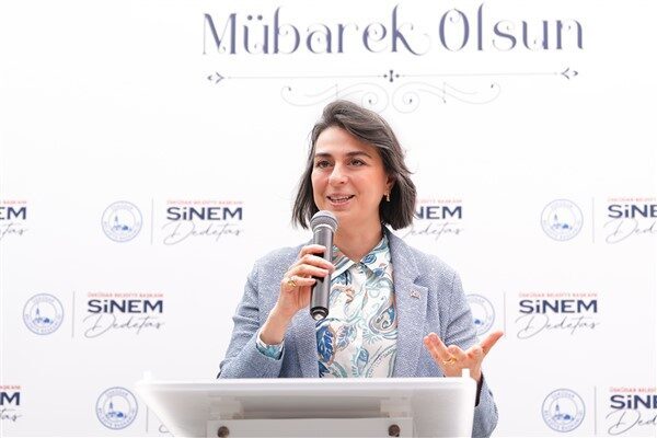 Belediye binasının önünde gerçekleşen törende konuşan Dedetaş, "Kurban Bayramı’nın neşesi