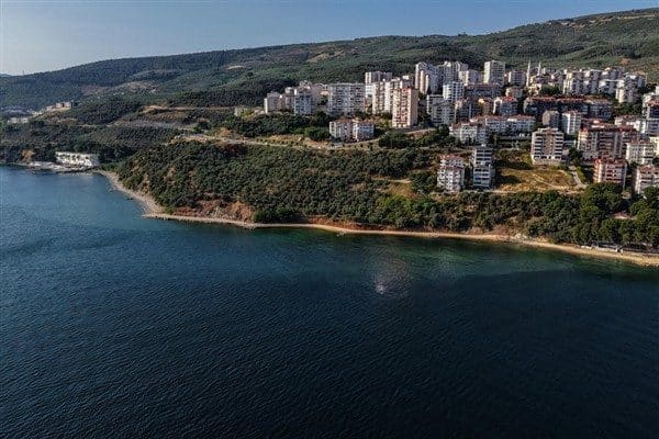 Cumhuriyet Mahallesi sahilinde, mevcut kafelerin ilerisinde yer alan bölgede başlatılan