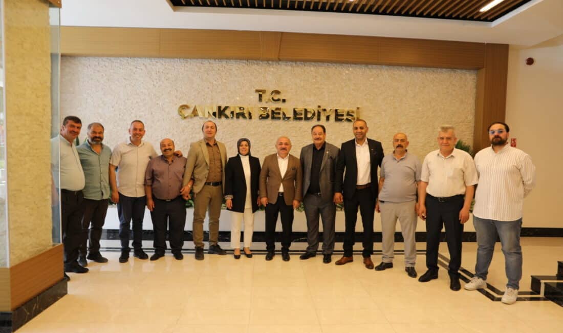 Çankırı merkez mahalle muhtarları Belediye Başkanı İsmail Hakkı Esen’i makamında