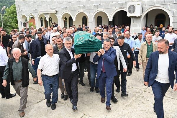 Trabzon'da geçen hafta yaşanan şiddetli yağışın neden olduğu sel sularına