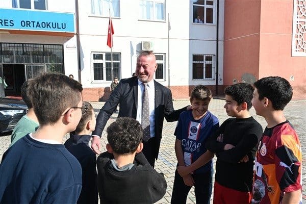 Karne heyecanı yaşayan öğrencilere seslenen Karabatı, gösterilen çaba ve başarıların