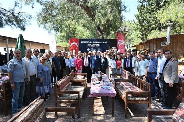 Kepez’in bugününü ve geleceğini anlatan Başkan Kocagöz, dernek üyelerinin de