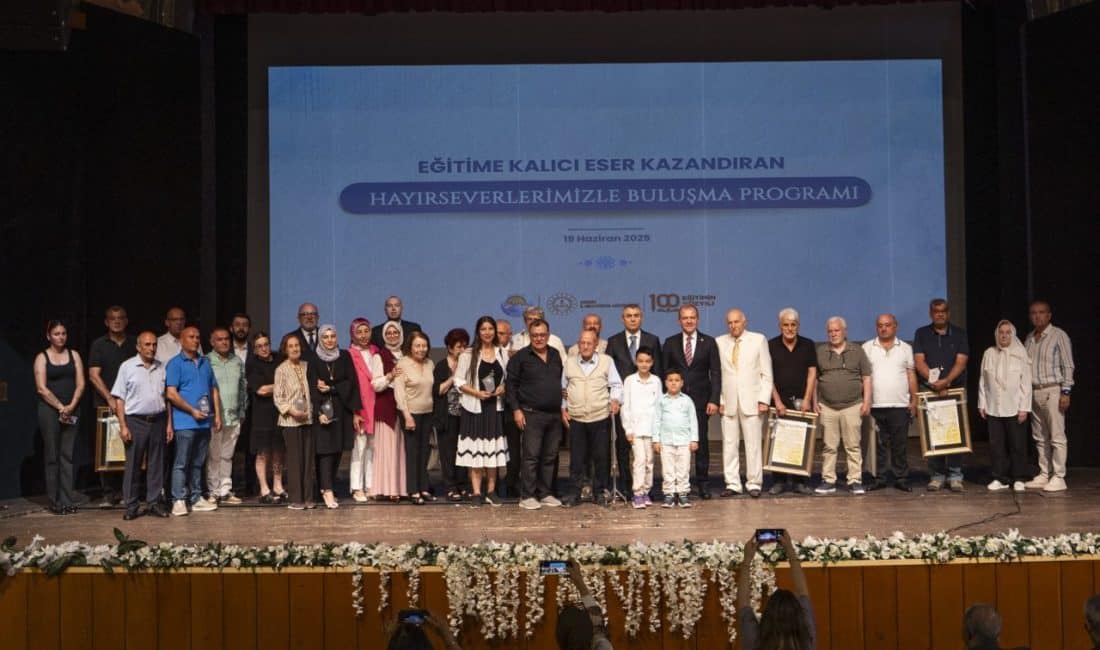 Mersin Büyükşehir Belediye Başkanı Vahap Seçer, Mersin Valiliği tarafından düzenlenen ‘Hayırseverlerle