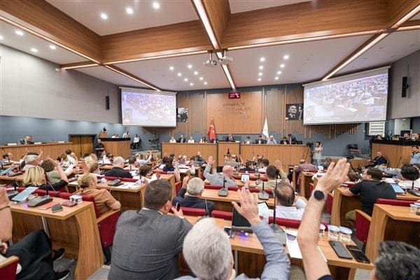 İzmir Büyükşehir Belediyesi'nin haziran ayı meclis toplantılarının ikinci oturumu, İzmir