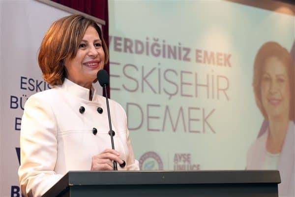 Eskişehir Büyükşehir Belediye Başkanı Ayşe Ünlüce, Eskişehirspor’un 60. yaşını kutladı.