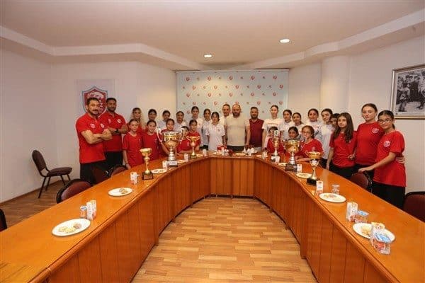 Kepez Belediyesi Spor Kulübü’nün Hentbol Takımı, Yıldız Kızlar Türkiye Şampiyonluğu’nun