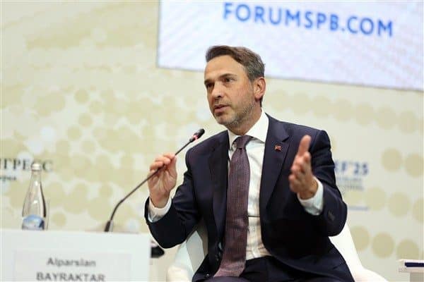Bakanlıktan yapılan açıklamaya göre, Enerji ve Tabii Kaynaklar Bakanı Bayraktar,