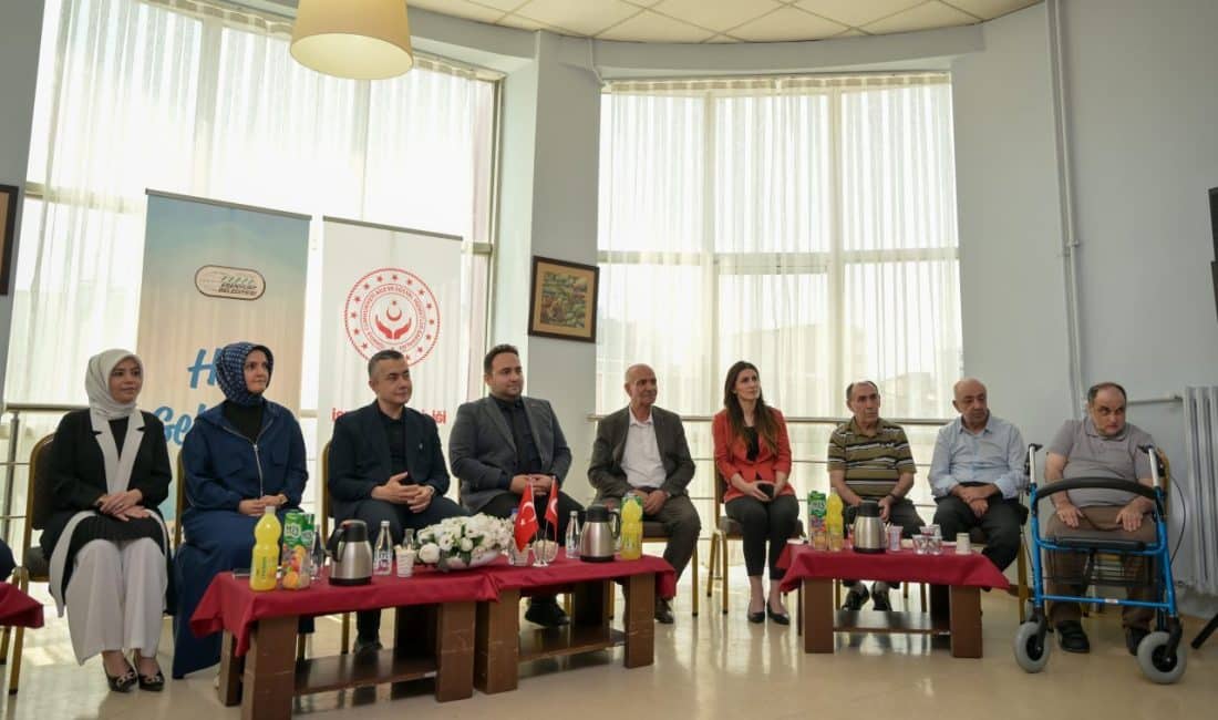 Aksoy, ziyaret sırasında hastaların taleplerini dinledi. Aksoy, özellikle dile getirilen