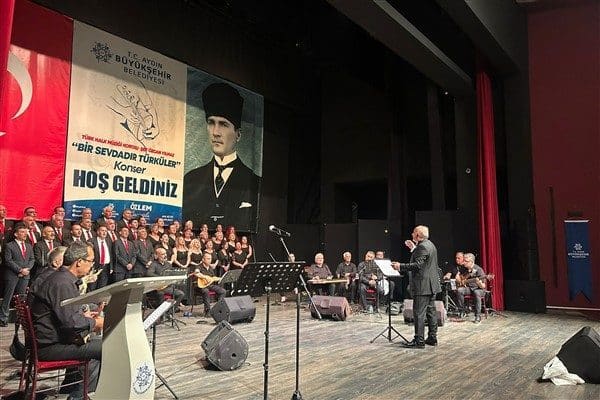  Şükran Güngör-Yıldız Kenter Kültür Merkezi ve Tiyatro Salonu’nda gerçekleşen konserde,