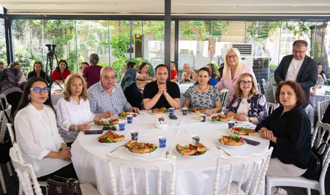 CHP Bornova İlçe Başkanlığı’nın düzenlediği organizasyonla Bornova’nın farklı mahallelerinden çok