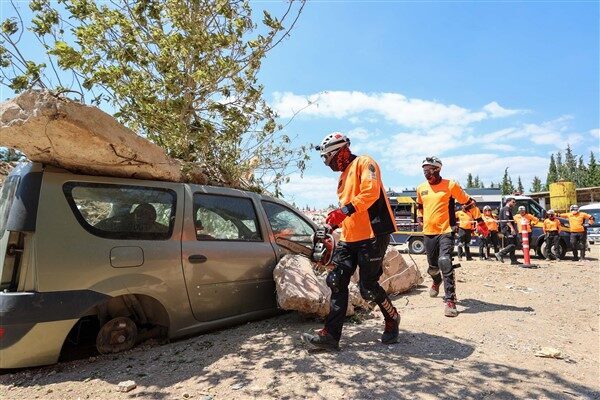 Buca Belediye Başkanı Mimar Görkem Duman, Buca’nın dört bir yanında
