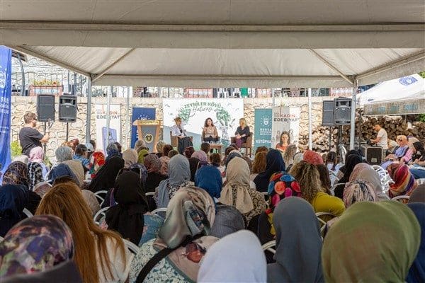 Dr. Öğretim Üyesi Özge Şahin ve Gazeteci Dr. Ahu Özyurt’un