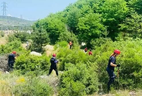İlçeye bağlı Altıntaş Mahallesi'nde perşembe gününden beri ulaşılamayan 14 yaşındaki Burak