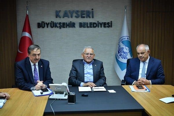 Başkanlık Toplantı Salonu’nda gerçekleşen toplantıda İncesu Belediye Başkanı Mustafa İlmek,