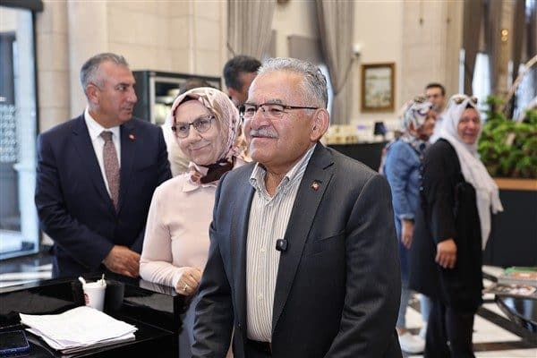 Kayseri Büyükşehir Belediye Başkanı Büyükkılıç, Mutfak Sanatları Merkezi’nde eşi Dr.