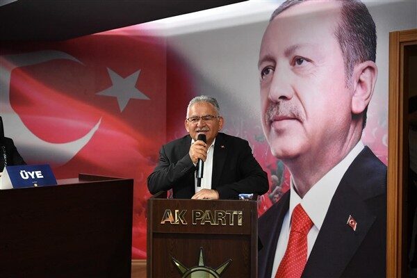 Talas Belediyesi Meclis Salonu’nda düzenlenen AK Parti Talas İlçe Danışma