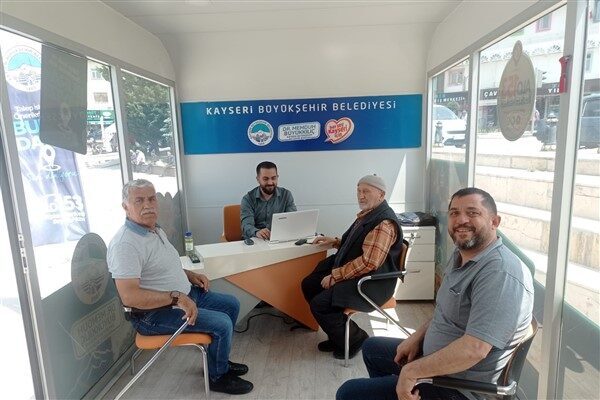 Kayseri Büyükşehir Belediyesi'nin Mobil Beyaz Masa birimi Develi, Yeşilhisar ve Yahyalı