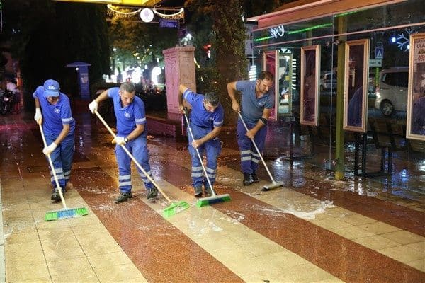 Aydın Büyükşehir Belediyesi, 24 saat esaslı yürüttüğü çalışmalarına devam ediyor.