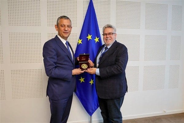 Cumhuriyet Halk Partisi Genel Başkanı Özgür Özel, Belçika’nın başkenti Brüksel’de,