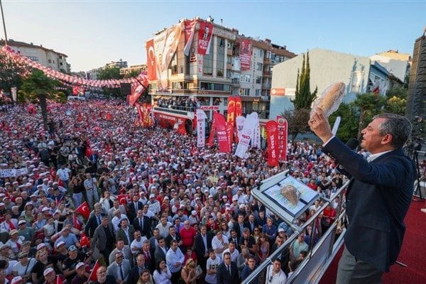 Cumhuriyet Halk Partisi (CHP) Genel Başkanı Özel, Tekirdağ’da Süleymanpaşa Cumhuriyet Meydanı’nda