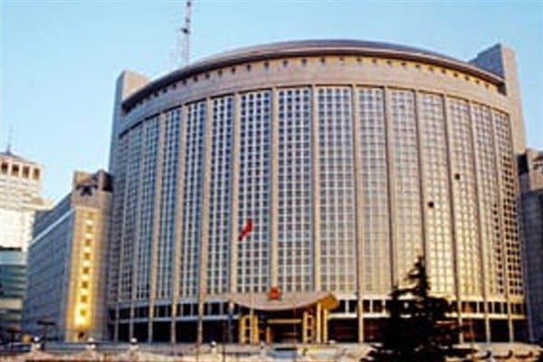 Çin, ABD'yi hava saldırısıyla uluslararası hukuku ihlal etmekle ve Orta