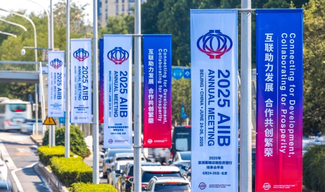 Çin’in ilgili taraflarla birlikte Asya Altyapı Yatırım Bankası’nın gelişip güçlenmesini