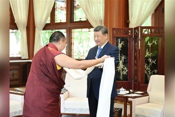 Çin Cumhurbaşkanı Xi Jinping, bugün Beijing’de Panchen Rinpoche'yi kabul etti.