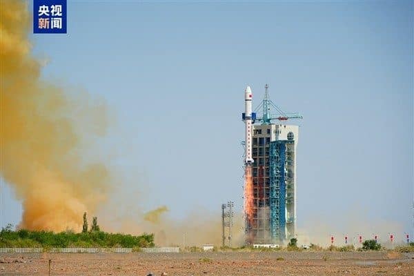 Çin, “Zhangheng 1-02” adlı elektromanyetik gözlem uydusunu bugün uzaya gönderdi.