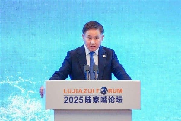 Çin merkez bankası işlevini yürüten Çin Halk Bankası Başkanı Pan Gongsheng, Pan Gongsheng, ülkenin çok kanallı ve kapsamlı bir Renminbi