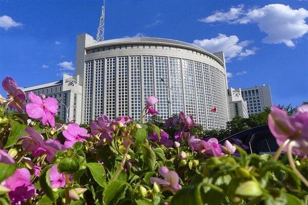 Çin Dışişleri Bakanlığı, Çin ve Rusya işletmeleri arasındaki normal temasların,